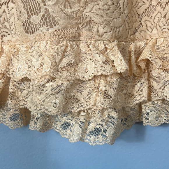 Wildfox lace mini cream ruffle skirt size small - Picture 3 of 9